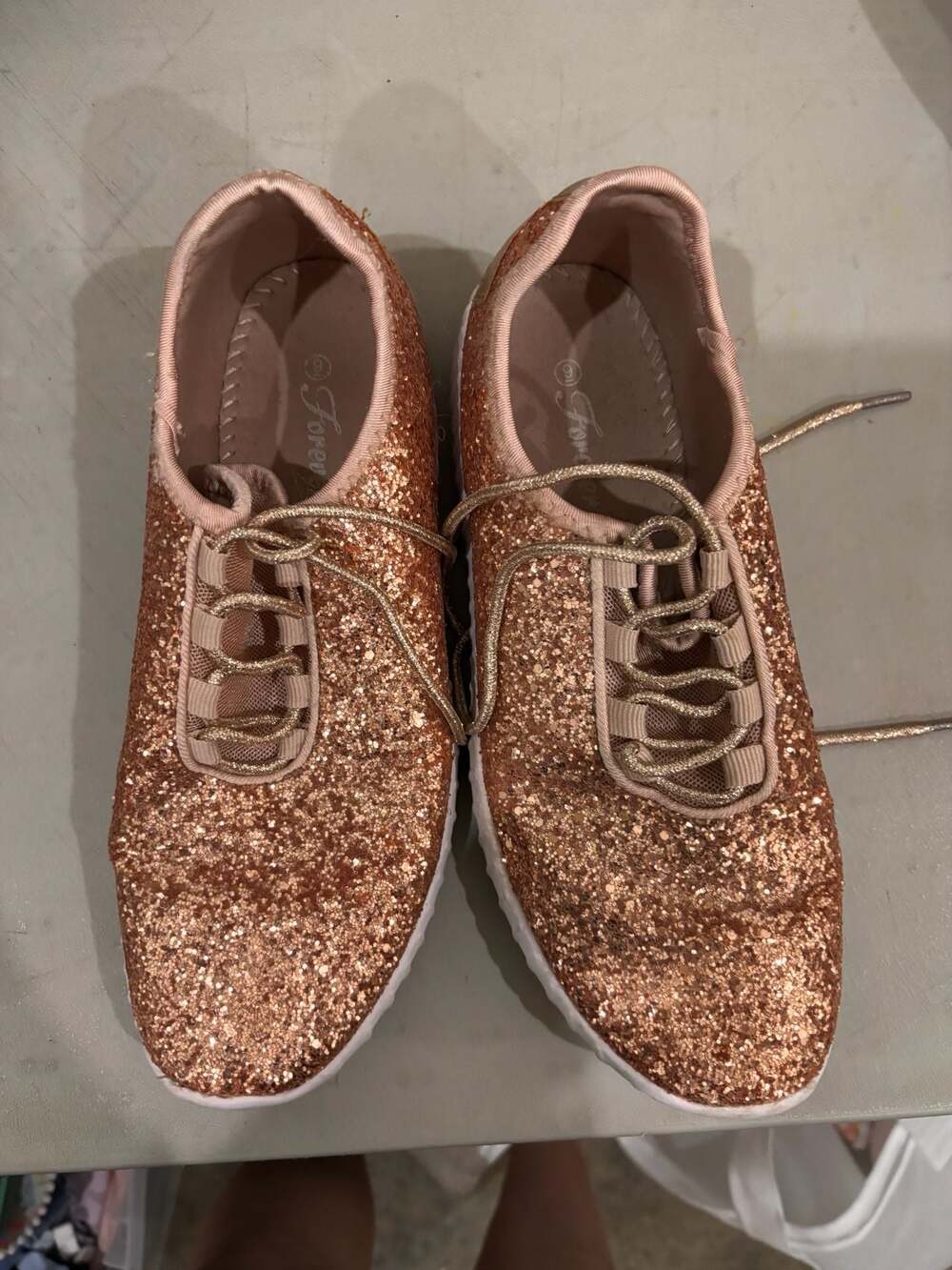 Forever Womens Rose Gold Glitter Fashion Sneakers